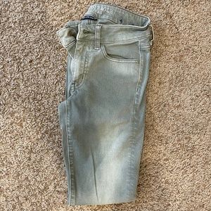 Women's American Eagle jeggings.